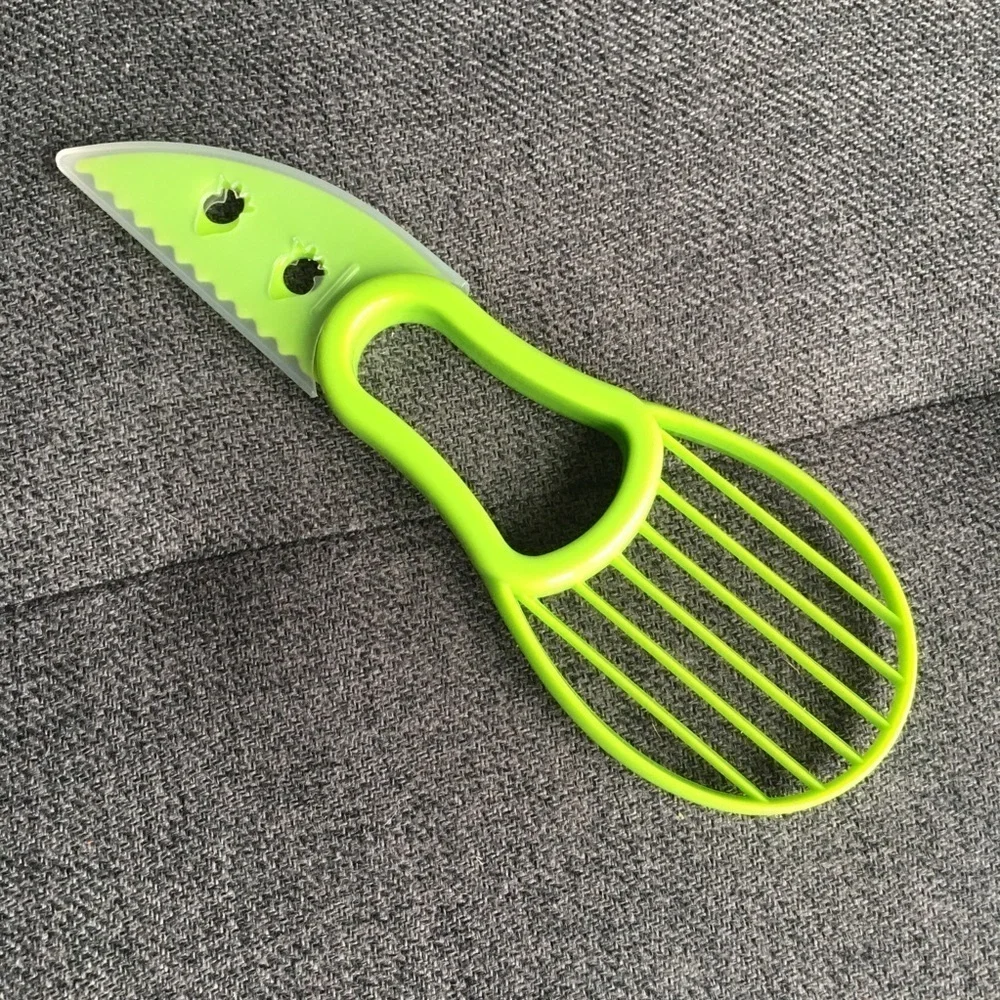 Avocado 3-in-1 Slicer, Pitter, and Cutter Knife with Cover Kitchen Tool, Green